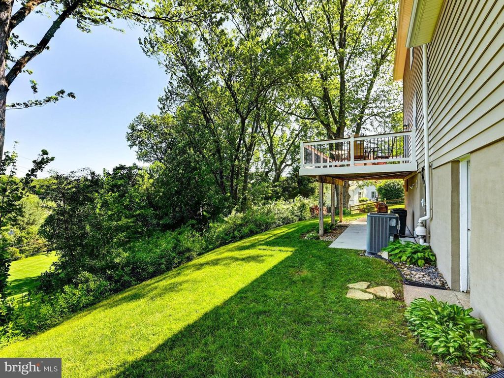 Image 37 of property listing at 4 HARLOW CT, Cockeysville, MD 21030