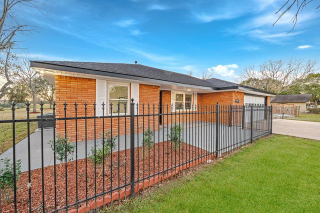 6004 Homestead Road, Rosenberg, TX 77471