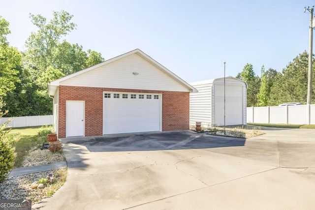 201 Strawberry Circle, Dublin, GA 31021