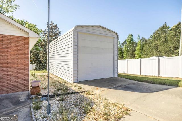 201 Strawberry Circle, Dublin, GA 31021