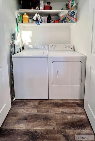 978 Edinburg Circle, Ammon, ID 83406