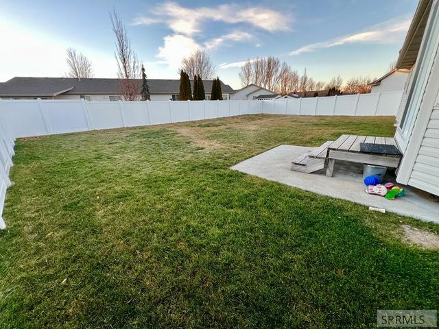 978 Edinburg Circle, Ammon, ID 83406