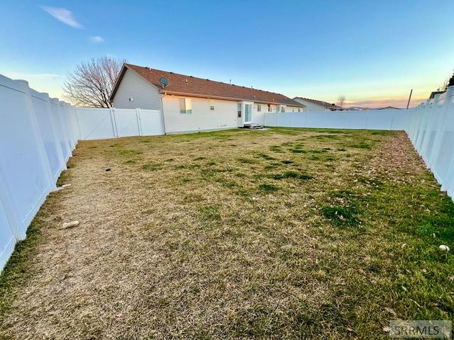 978 Edinburg Circle, Ammon, ID 83406