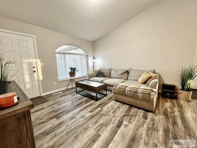 978 Edinburg Circle, Ammon, ID 83406