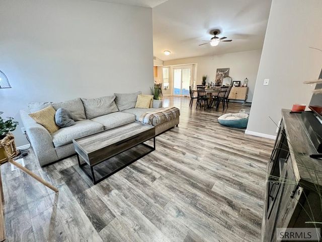 978 Edinburg Circle, Ammon, ID 83406