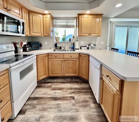 978 Edinburg Circle, Ammon, ID 83406