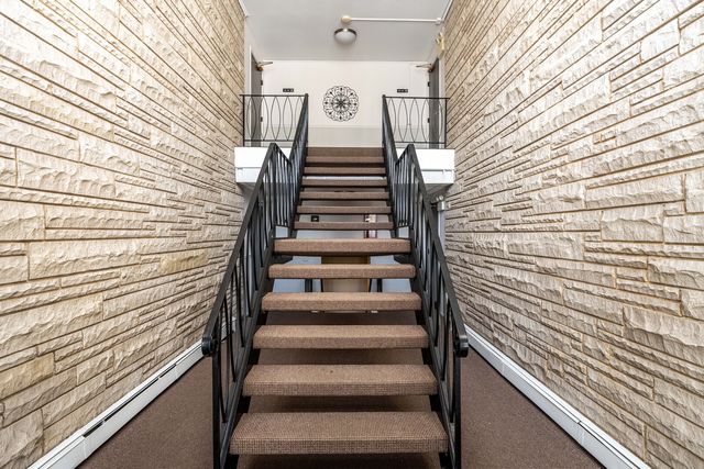 120 Collen Drive 221A, Lombard, IL 60148