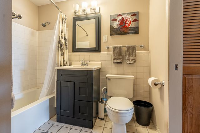 120 Collen Drive 221A, Lombard, IL 60148