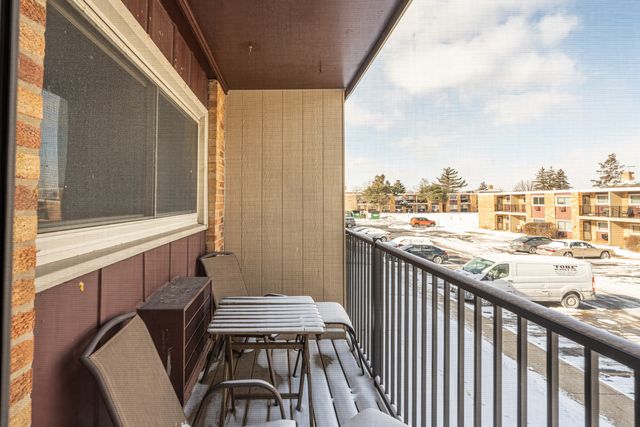 120 Collen Drive 221A, Lombard, IL 60148