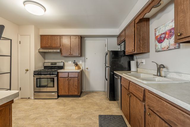 120 Collen Drive 221A, Lombard, IL 60148