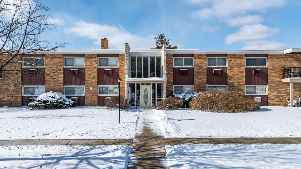 120 Collen Drive 221A, Lombard, IL 60148