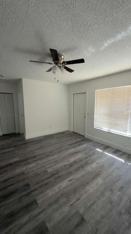 6817 SW 10th Street, Pembroke Pines, FL 33023