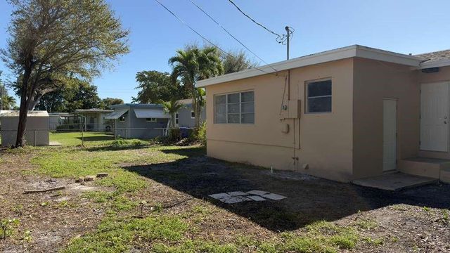 6817 SW 10th Street, Pembroke Pines, FL 33023