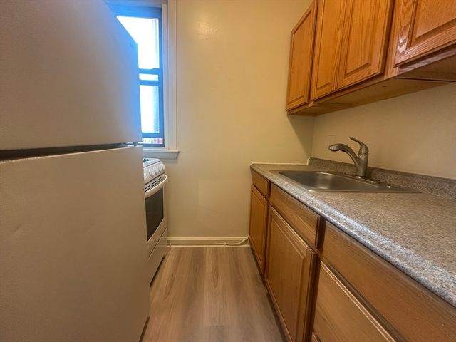 1242 Commonwealth Ave 42, Boston, MA 02134