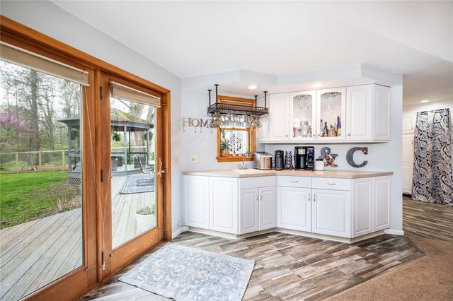 217 Huckleberry Rd, Farmington, NY 14425