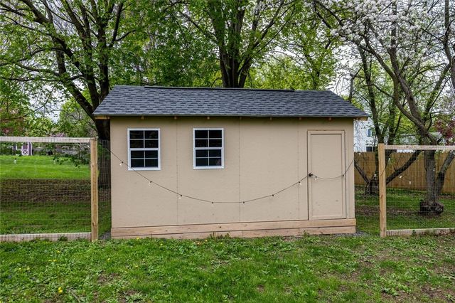 217 Huckleberry Rd, Farmington, NY 14425
