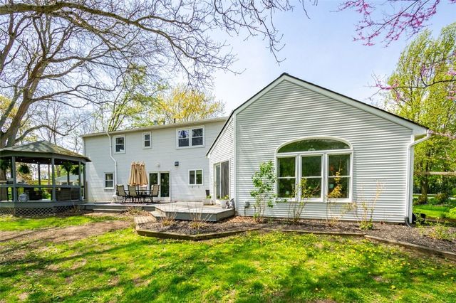 217 Huckleberry Rd, Farmington, NY 14425