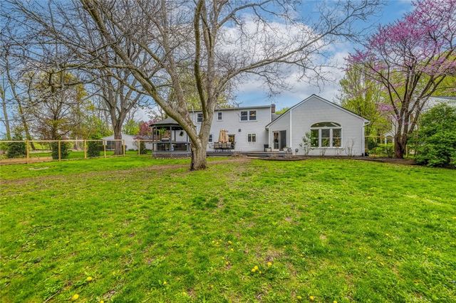 217 Huckleberry Rd, Farmington, NY 14425