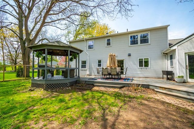 217 Huckleberry Rd, Farmington, NY 14425