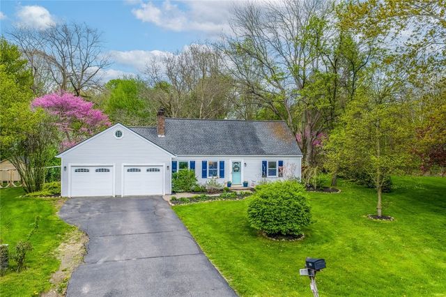 217 Huckleberry Rd, Farmington, NY 14425