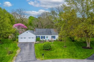 217 Huckleberry Rd, Farmington, NY 14425