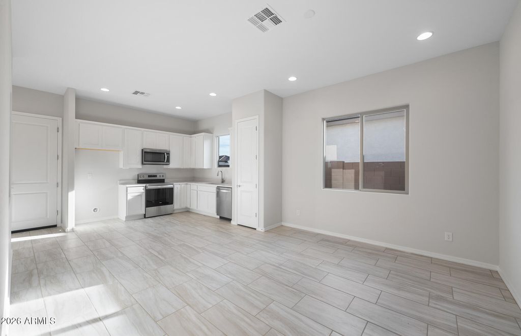 Image 5 of property listing at 24884 N 170TH Drive, Surprise, AZ 85387