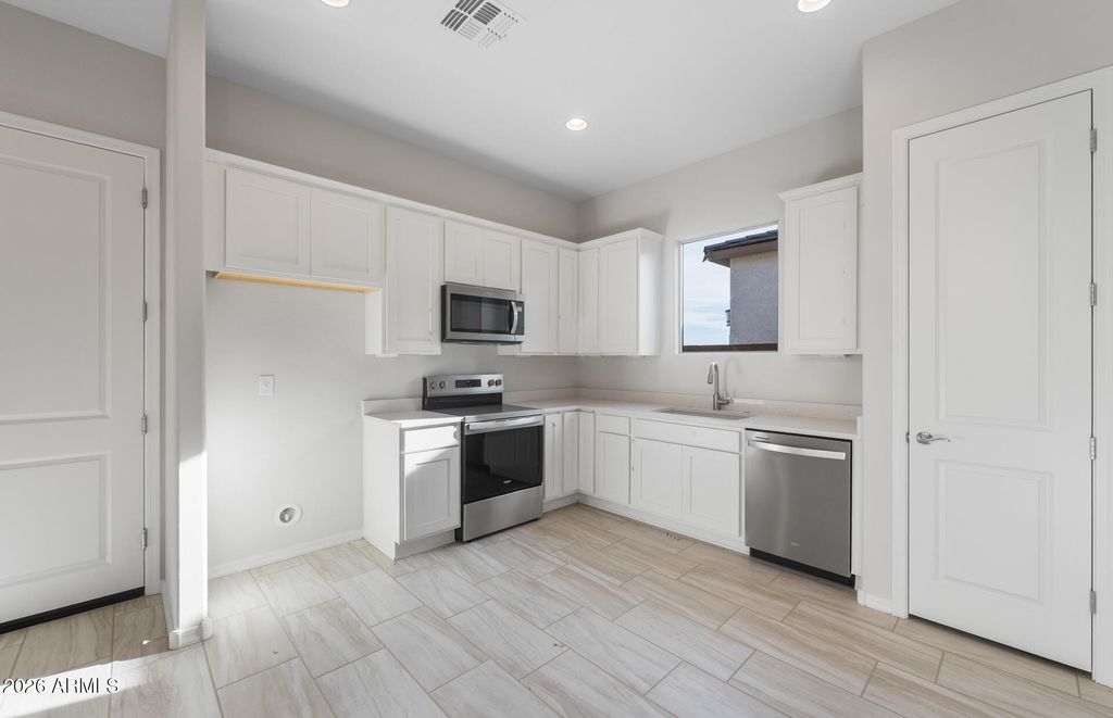 Image 6 of property listing at 24884 N 170TH Drive, Surprise, AZ 85387