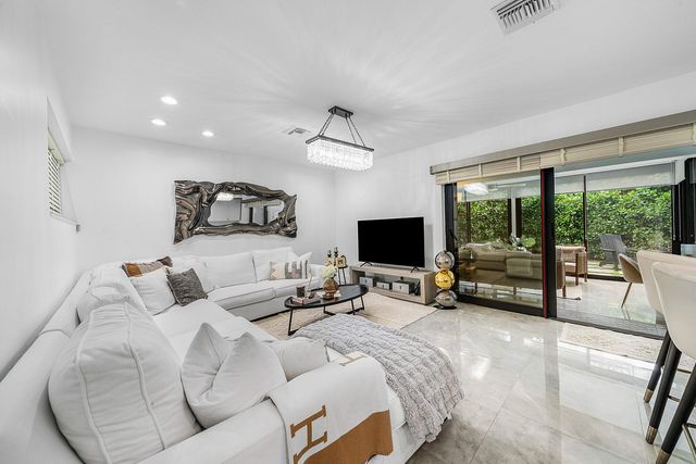 20797 Cabrillo Way, Boca Raton, FL 33428