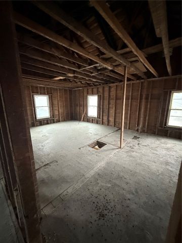 302 9th Street E, Vinton, IA 52349