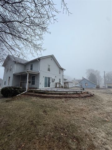 302 9th Street E, Vinton, IA 52349