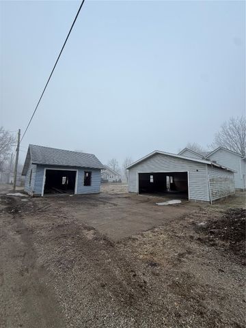 302 9th Street E, Vinton, IA 52349