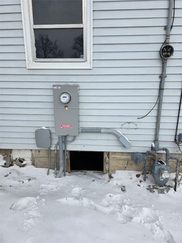 302 9th Street E, Vinton, IA 52349