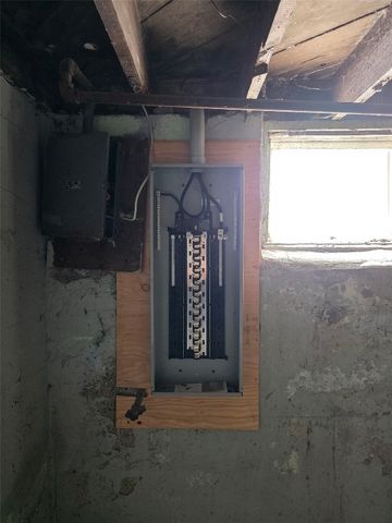 302 9th Street E, Vinton, IA 52349