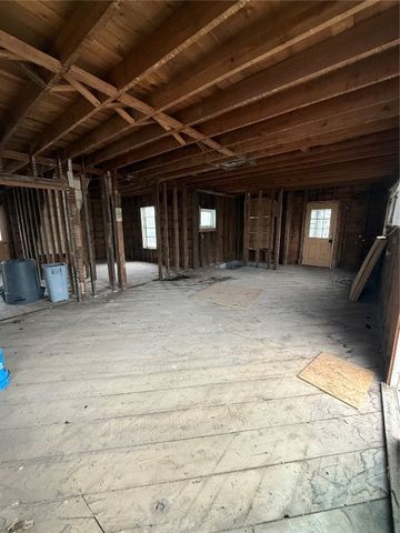 302 9th Street E, Vinton, IA 52349