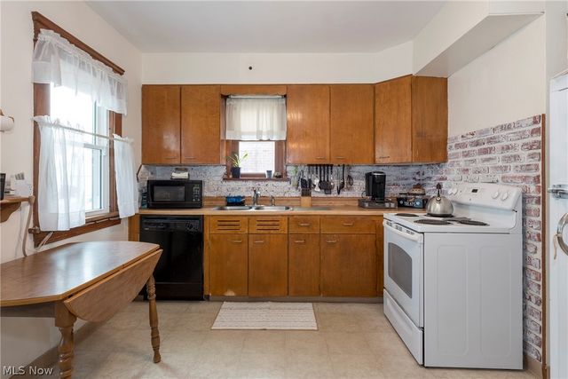 9817 Robinson Avenue, Garfield Heights, OH 44125