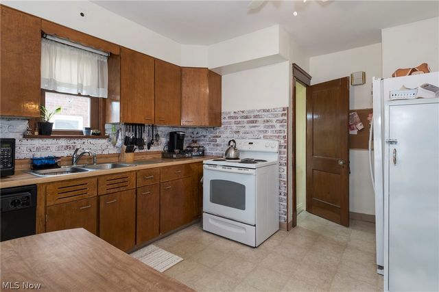 9817 Robinson Avenue, Garfield Heights, OH 44125