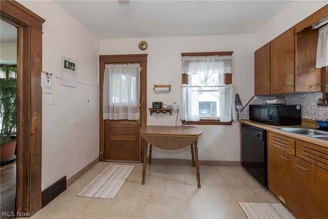 9817 Robinson Avenue, Garfield Heights, OH 44125