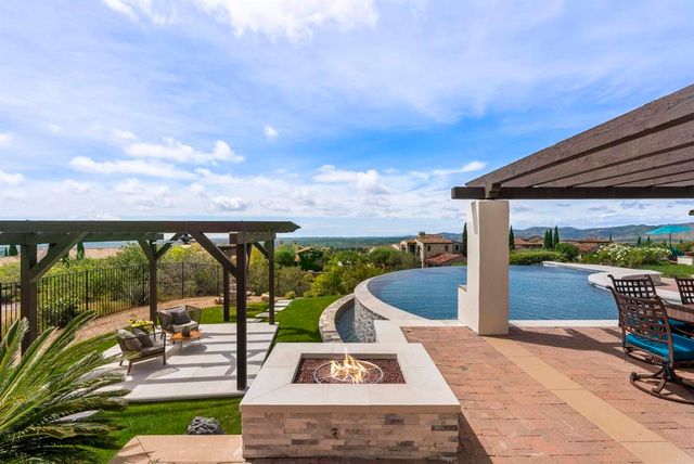 8062 Entrada De Luz E, San Diego, CA 92127