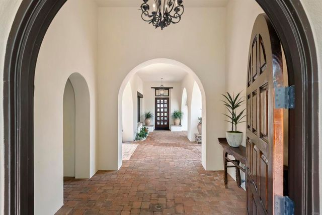 8062 Entrada De Luz E, San Diego, CA 92127