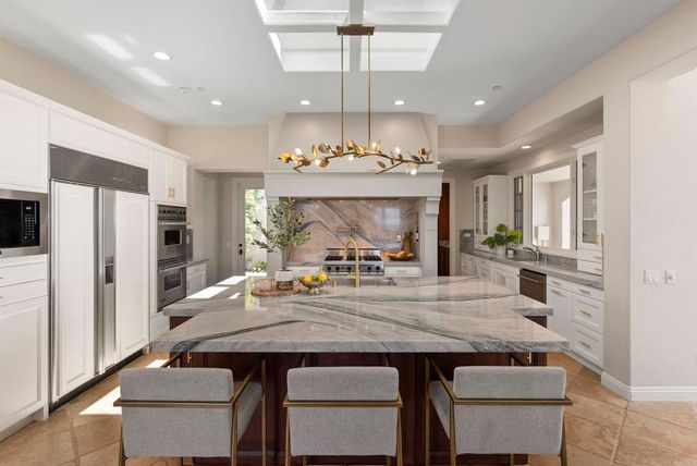 8062 Entrada De Luz E, San Diego, CA 92127