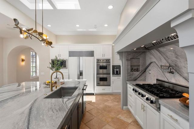8062 Entrada De Luz E, San Diego, CA 92127
