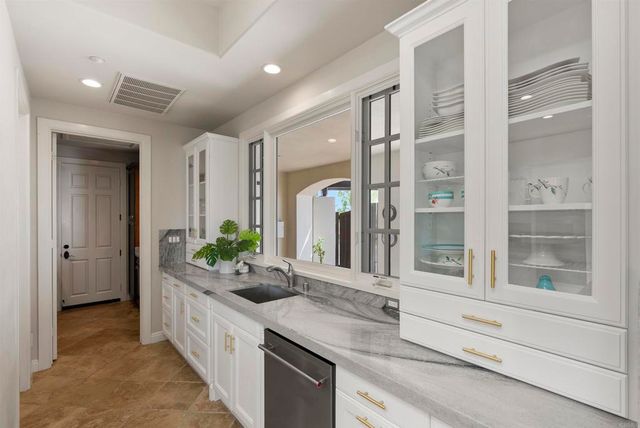 8062 Entrada De Luz E, San Diego, CA 92127