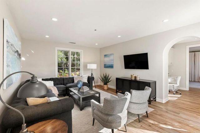 8062 Entrada De Luz E, San Diego, CA 92127