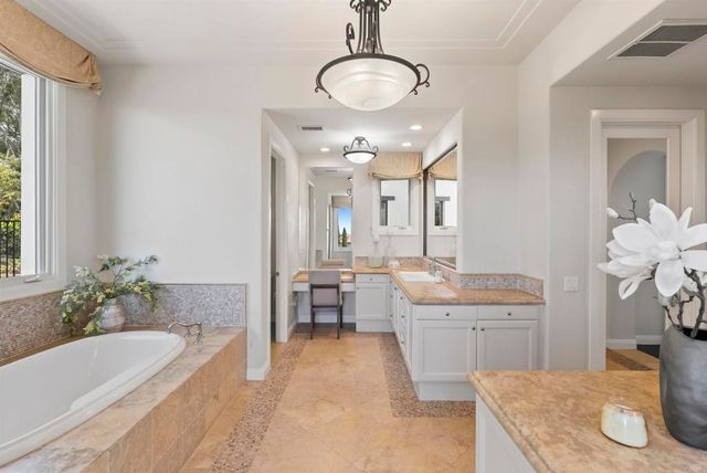 8062 Entrada De Luz E, San Diego, CA 92127
