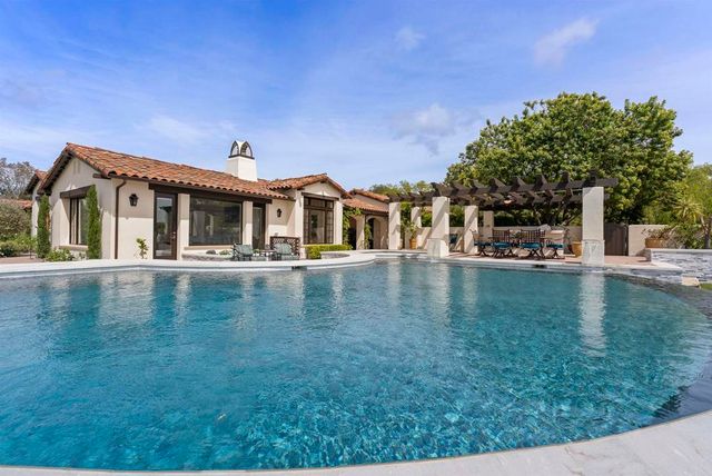 8062 Entrada De Luz E, San Diego, CA 92127