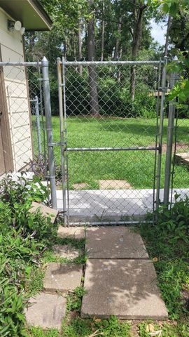 110 Sunset Boulevard, Conroe, TX 77303