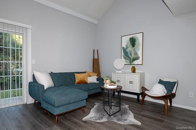 7 Neal 7, Setauket, NY 11733