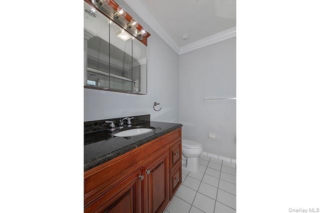 7 Neal 7, Setauket, NY 11733