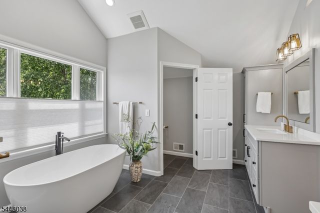9 Sandpiper Ct, Montgomery Twp., NJ 08558