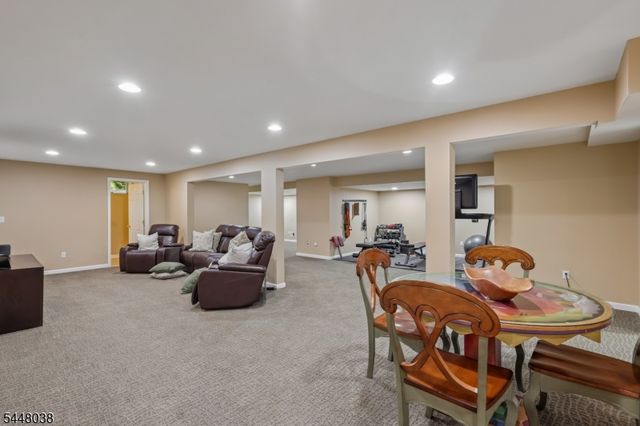 9 Sandpiper Ct, Montgomery Twp., NJ 08558